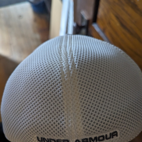 Under Armour baseball hat - Picture 5 of 5